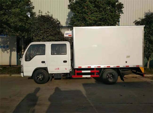 江鈴順達(dá)雙排3米2冷藏車(chē)